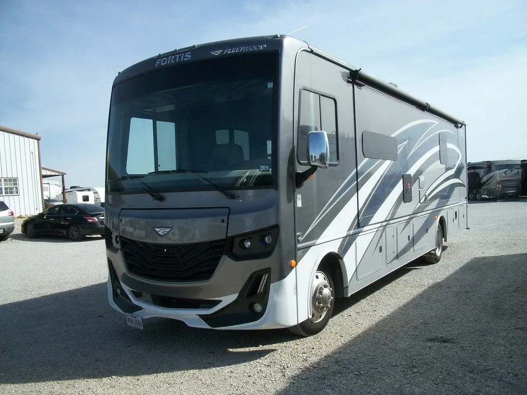 2021 Fleetwood Fortis 33HB - Photo 2