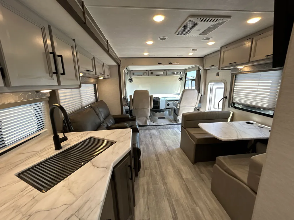 2024 Thor Motor Coach Freedom Traveler A29, Photos photo 3