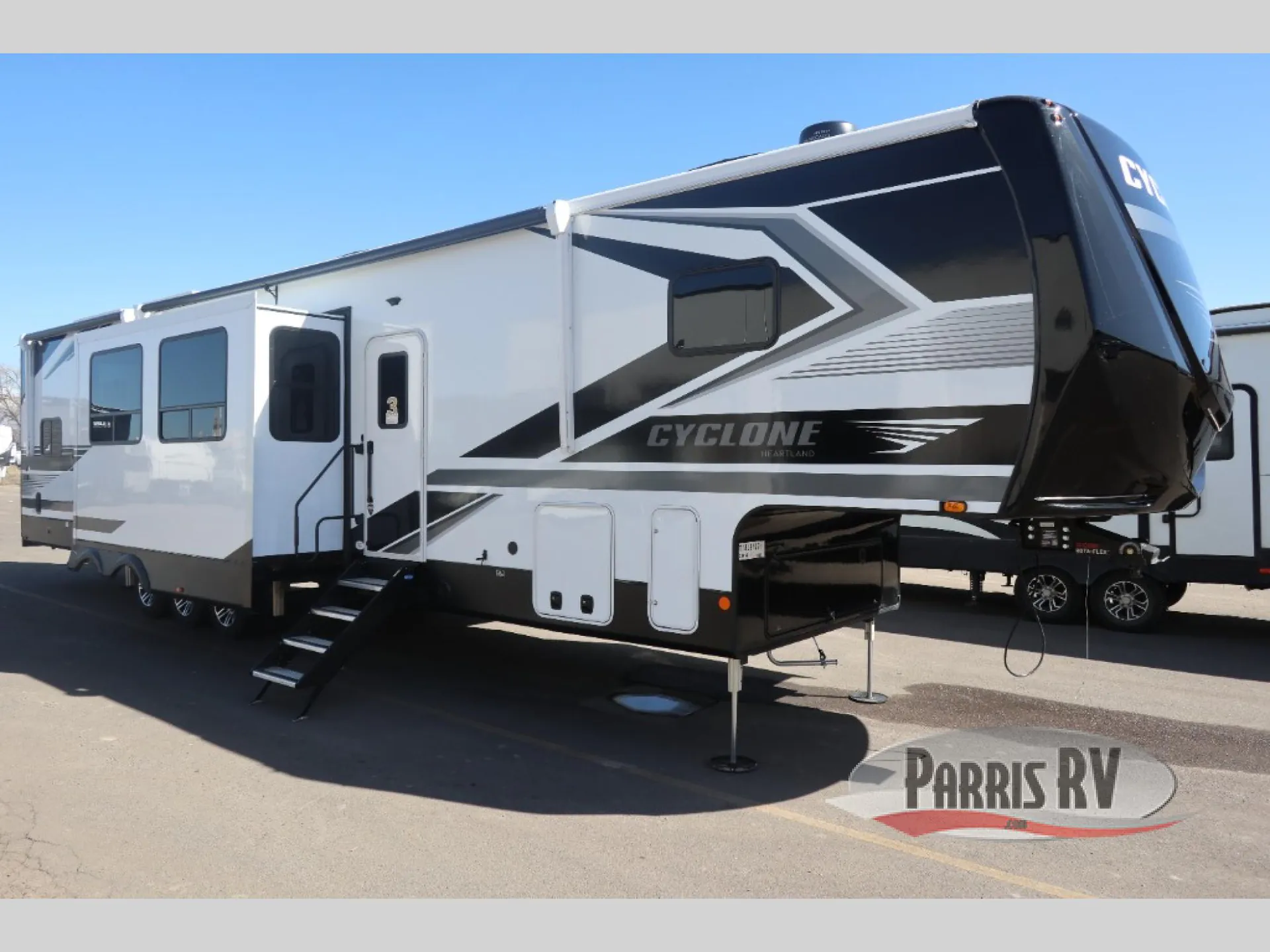2026 Heartland Cyclone 3914 - Photo 2