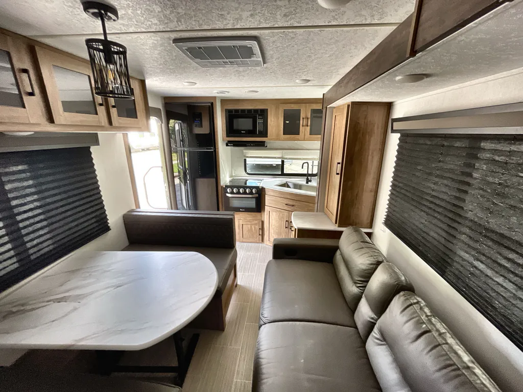 2024 Coachmen Freedom Express Select 31SE, Photos photo 3