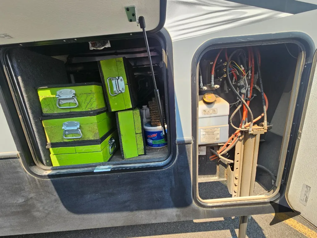 2021 Keystone Raptor 429, Photos photo 9