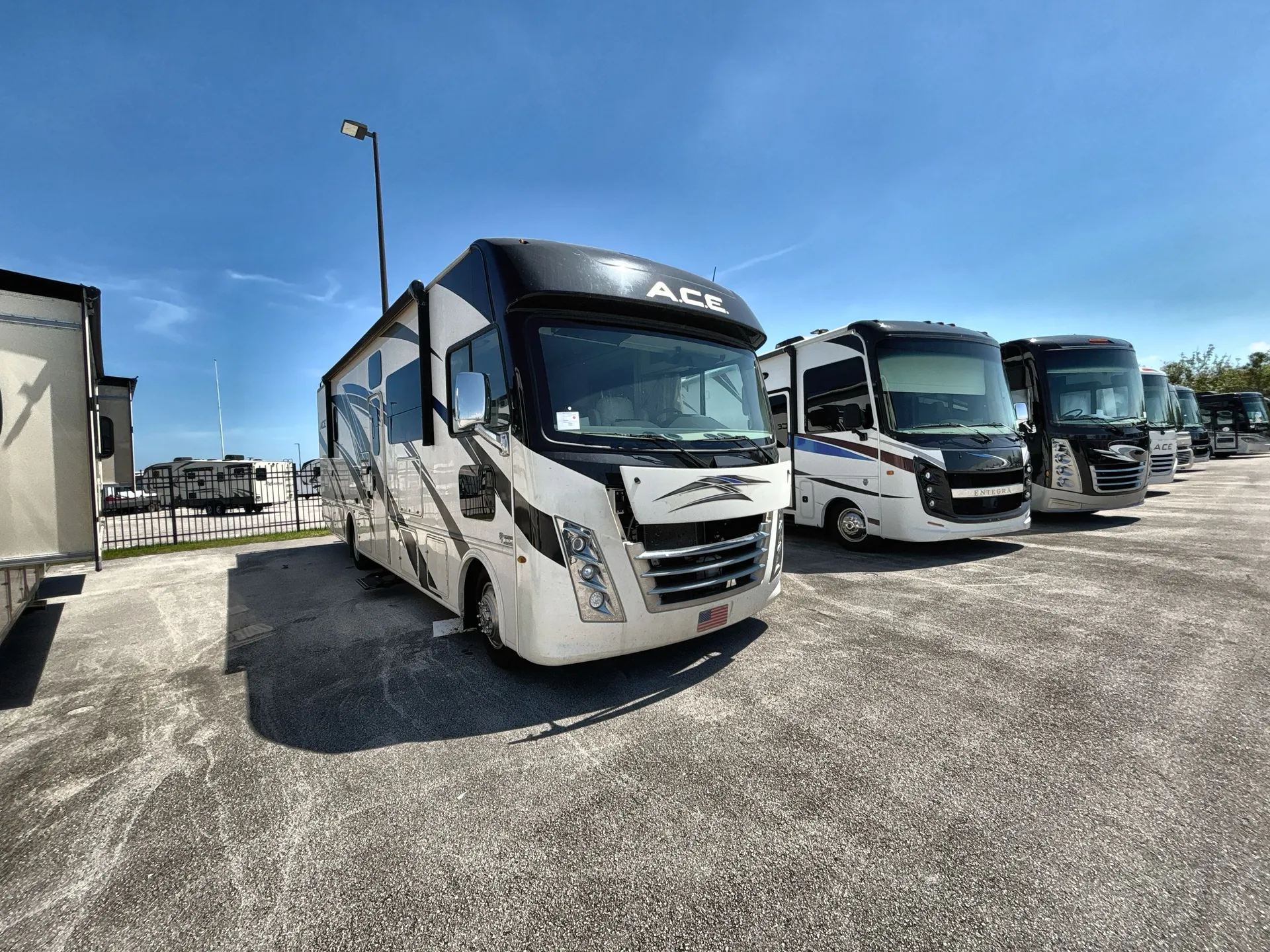 2021 Thor Motor Coach Ace 32.3 - Photo 2
