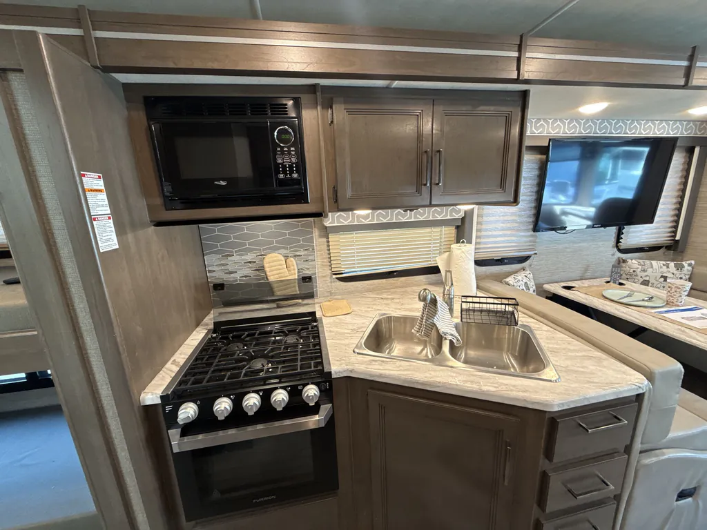 2021 Thor Motor Coach Freedom Traveler A32, Photos photo 10