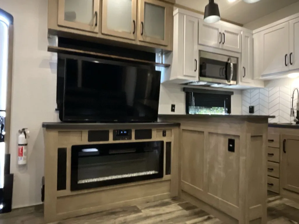 2022 Keystone Raptor 351, Photos photo 22