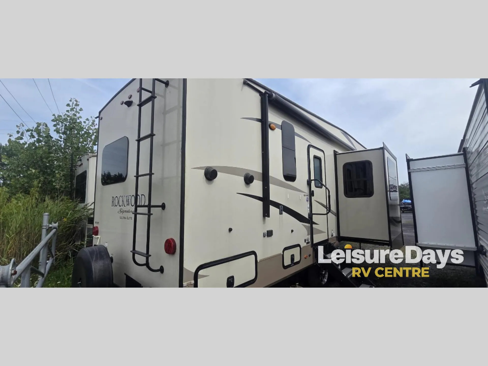 2018 Forest River Rockwood Signature Ultra Lite 8297S - Photo 4