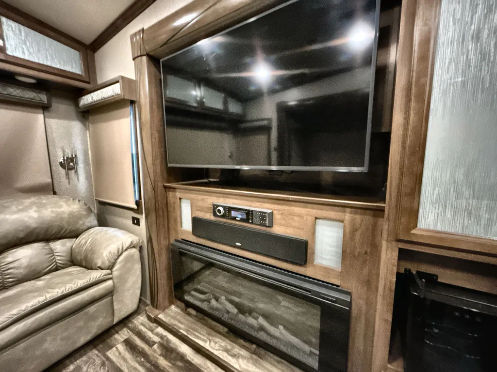 2019 Forest River Cedar Creek Champagne Edition 38EL, Photos photo 19