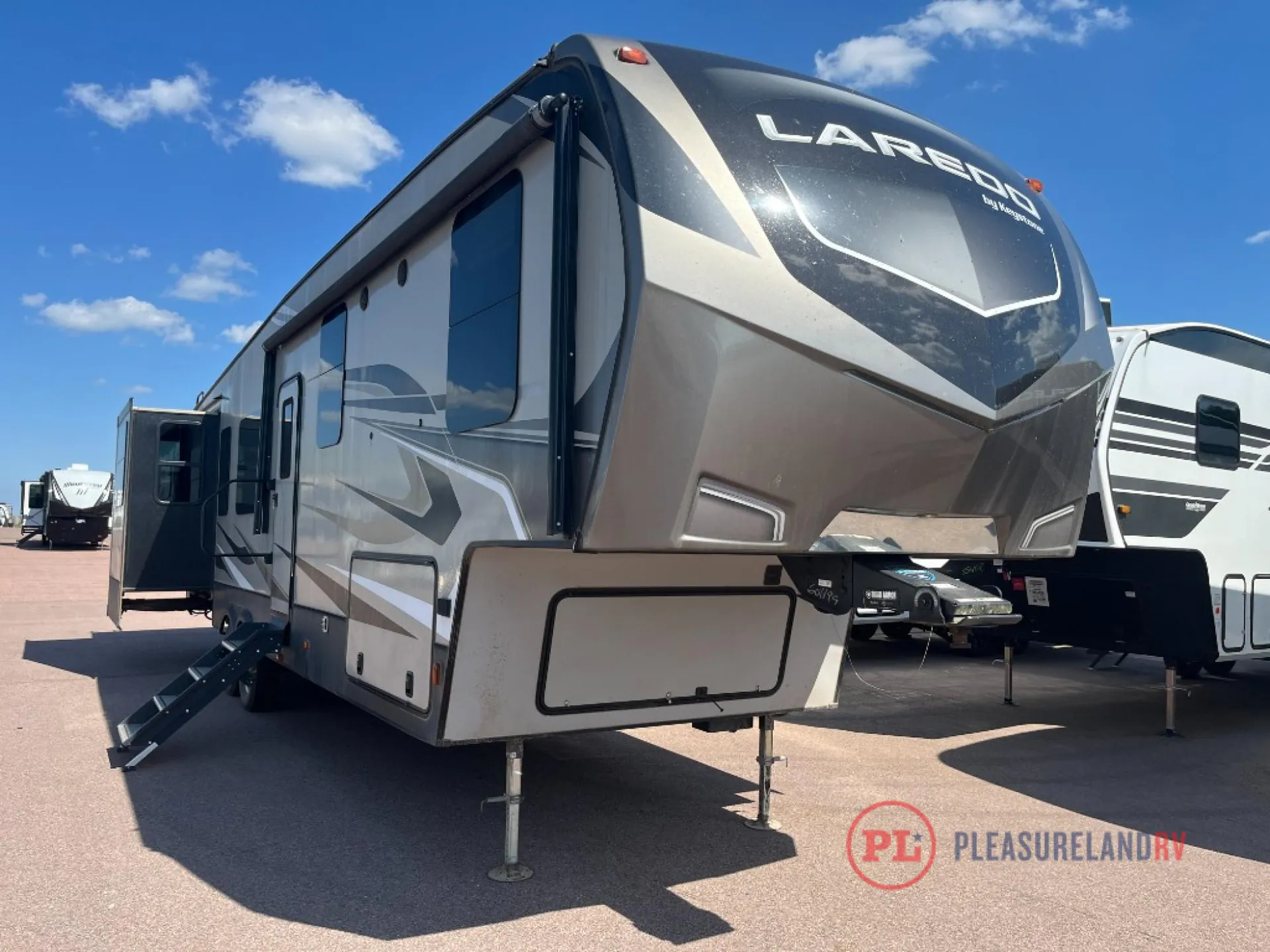 2019 Keystone Laredo 342RD - Photo 2