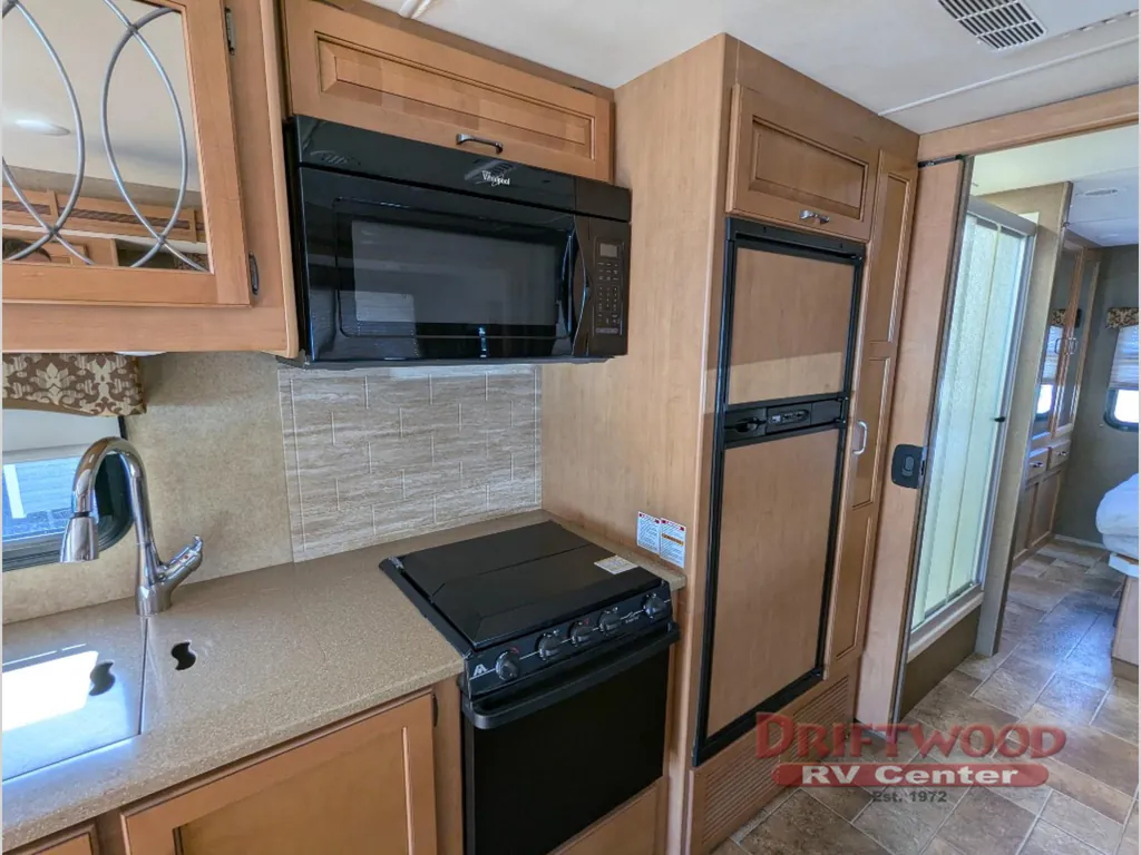 2016 Thor Motor Coach Hurricane 31S, Photos photo 24