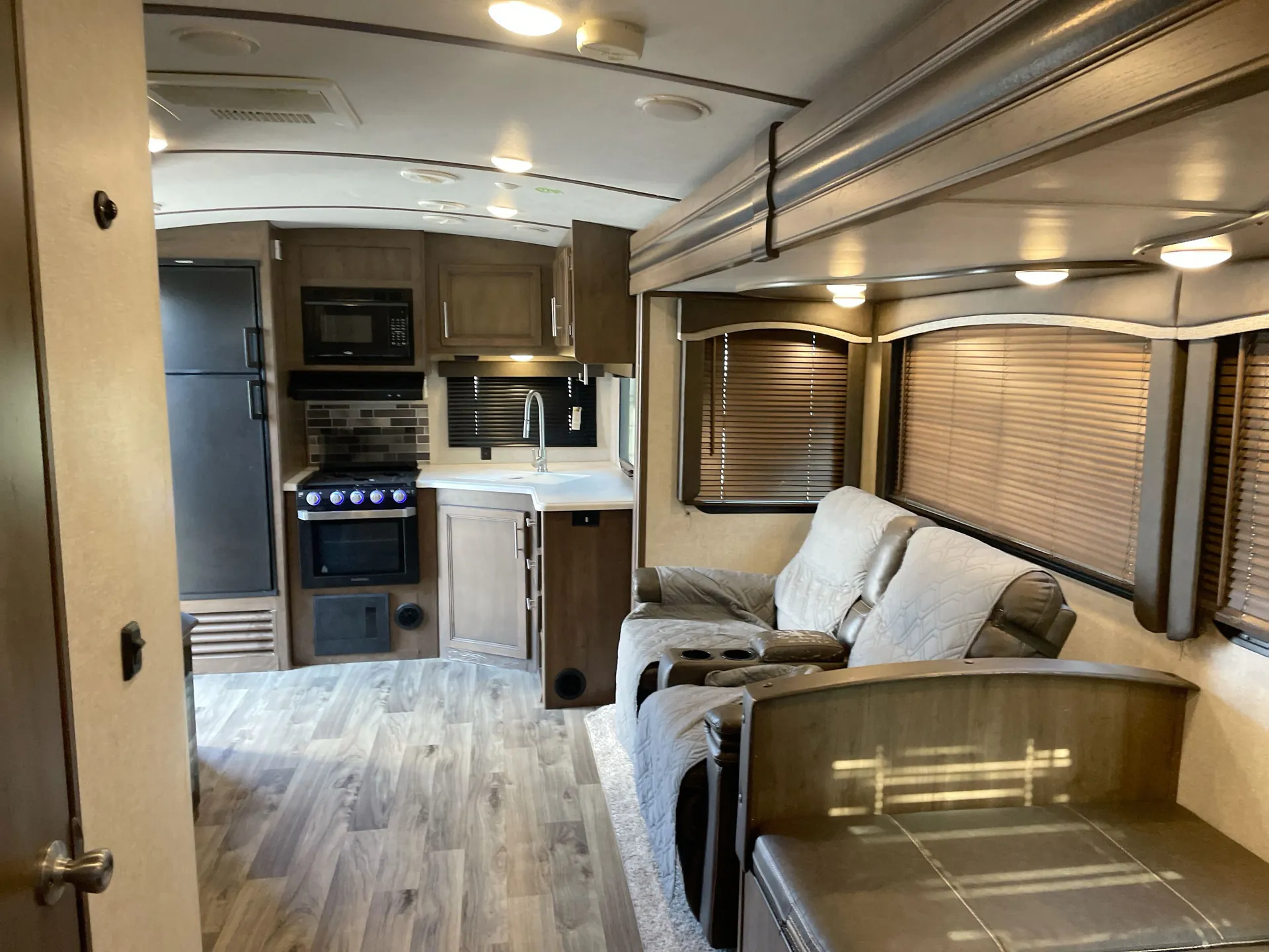2021 Keystone Cougar Half-Ton 26RKS — living area main