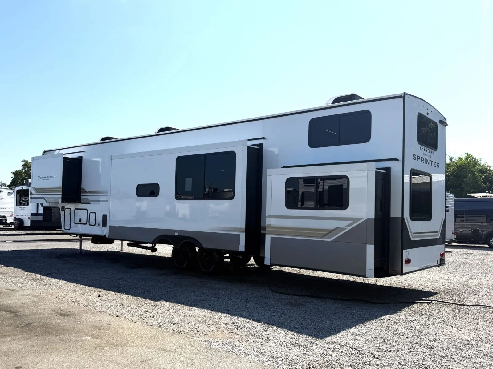 2027 Keystone Sprinter 3950SSP - Photo 3