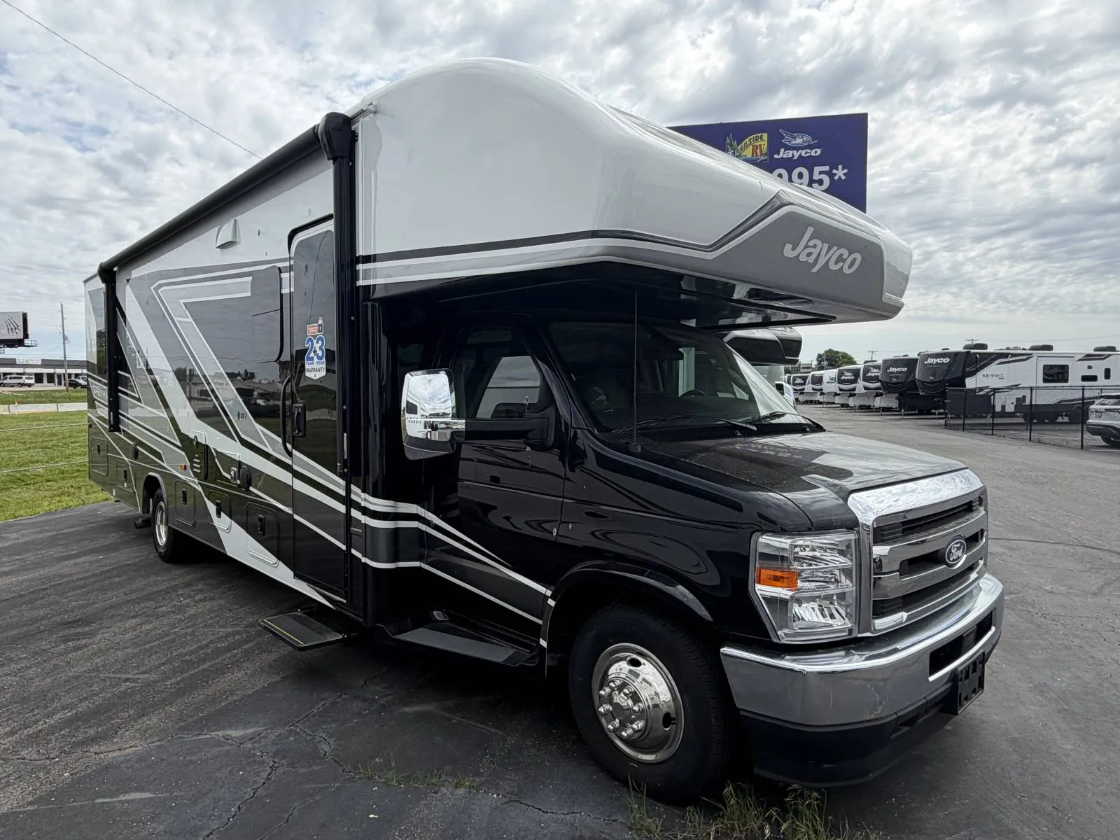 2026 Jayco Greyhawk 30Z - Photo 2