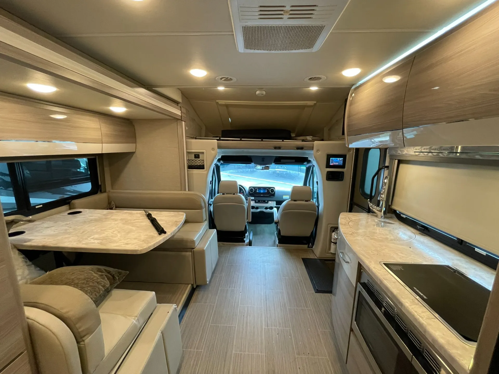 2021 Thor Motor Coach Delano 24TT - Photo 4