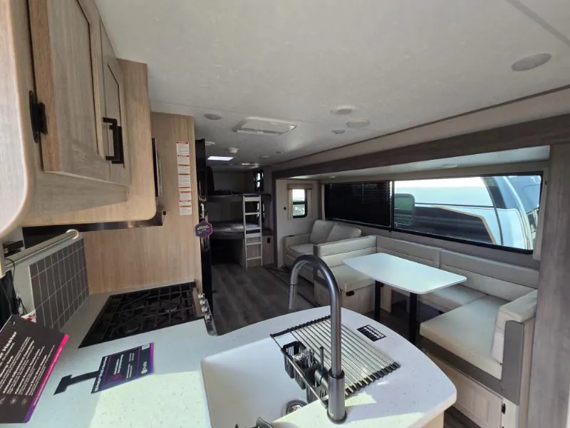 2026 Coachmen Catalina Legacy Edition 273DBHCK, Photos photo 3