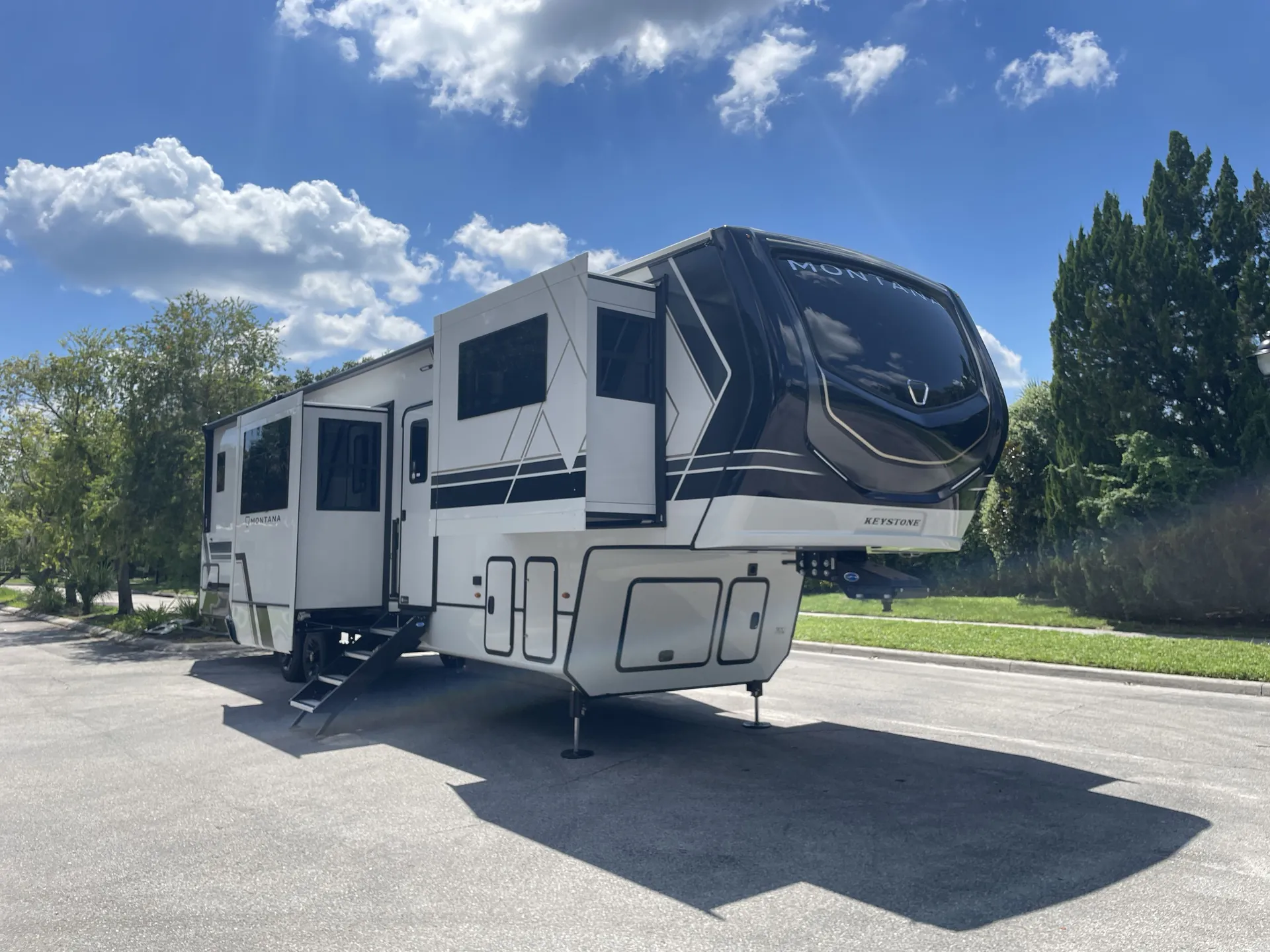2026 Keystone Montana 3761FL - Photo 2