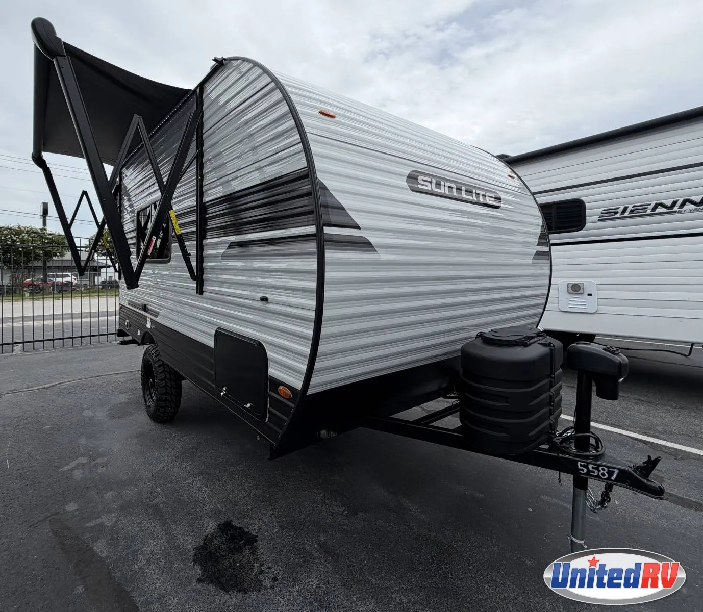 2027 SUNSET PARK RV SUNLITE 16BH - Photo 2