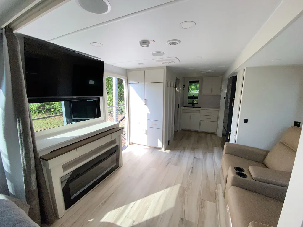 2026 Brinkley Model I 235, Photos photo 17
