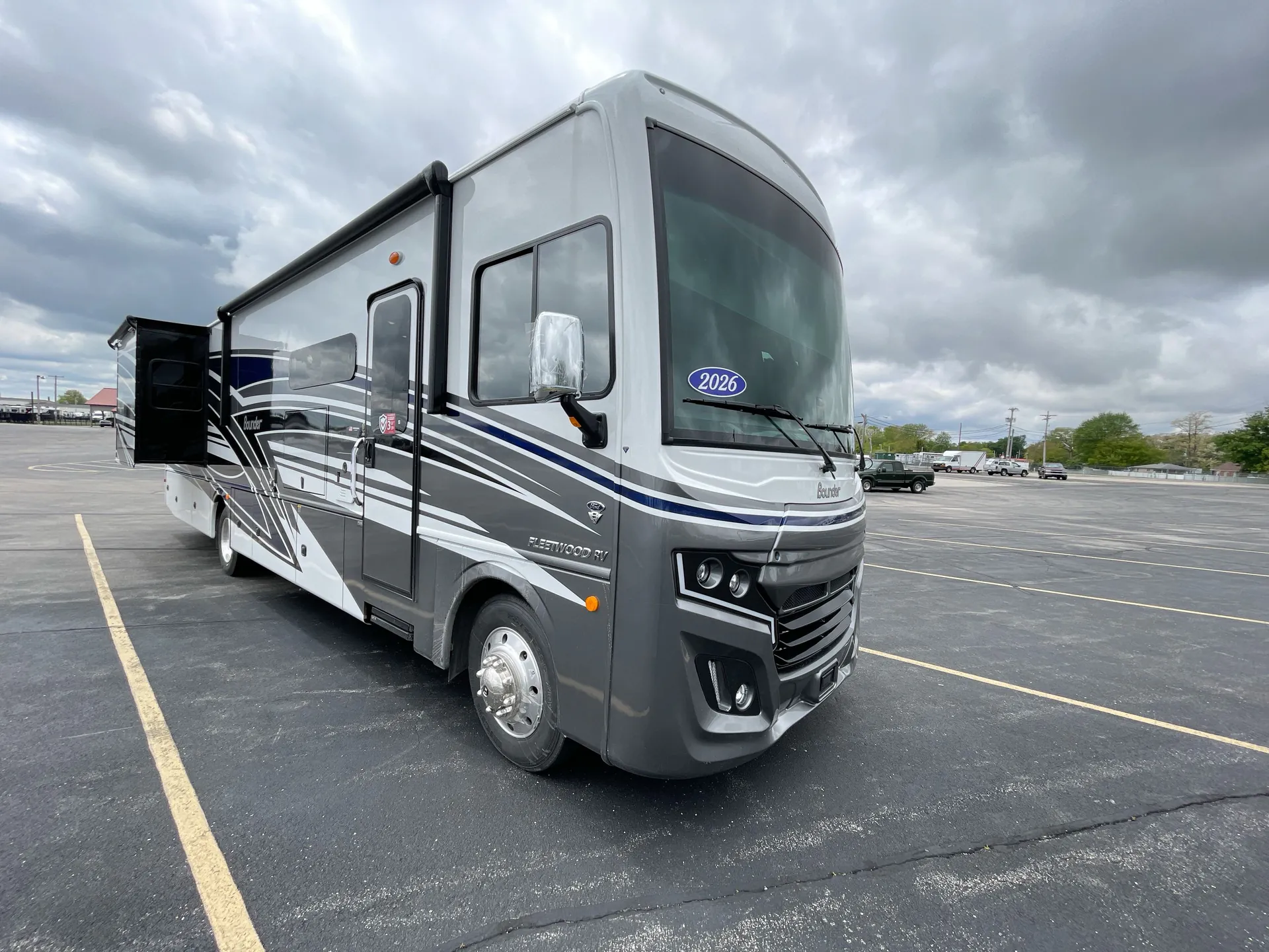 2026 fleetwood Bounder 36F - Photo 2