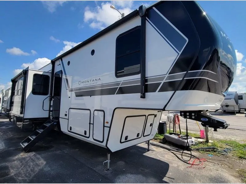 2026 Keystone Montana 381TB - Photo 3