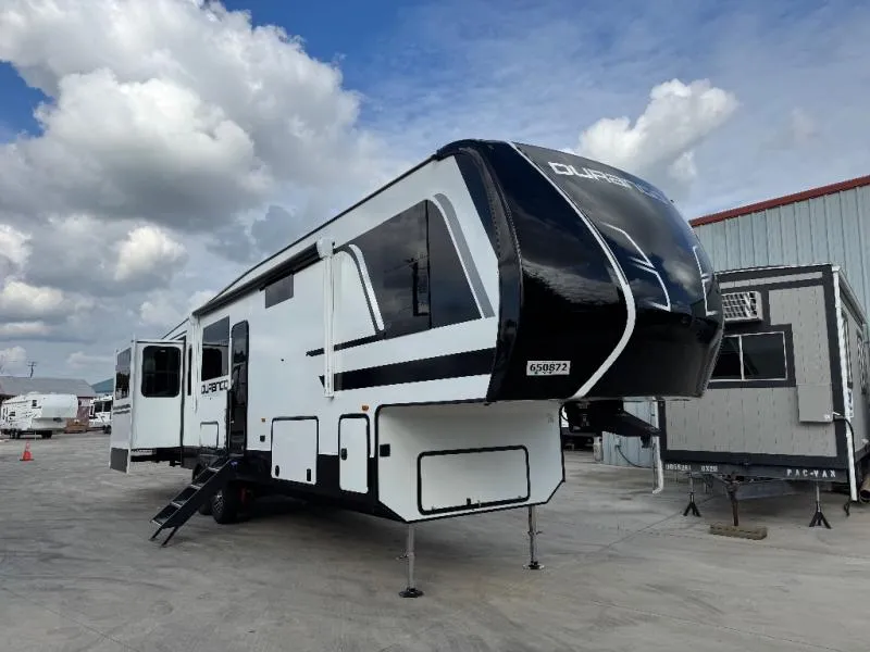 2025 Shasta Phoenix Lite 368TBH - Photo 2