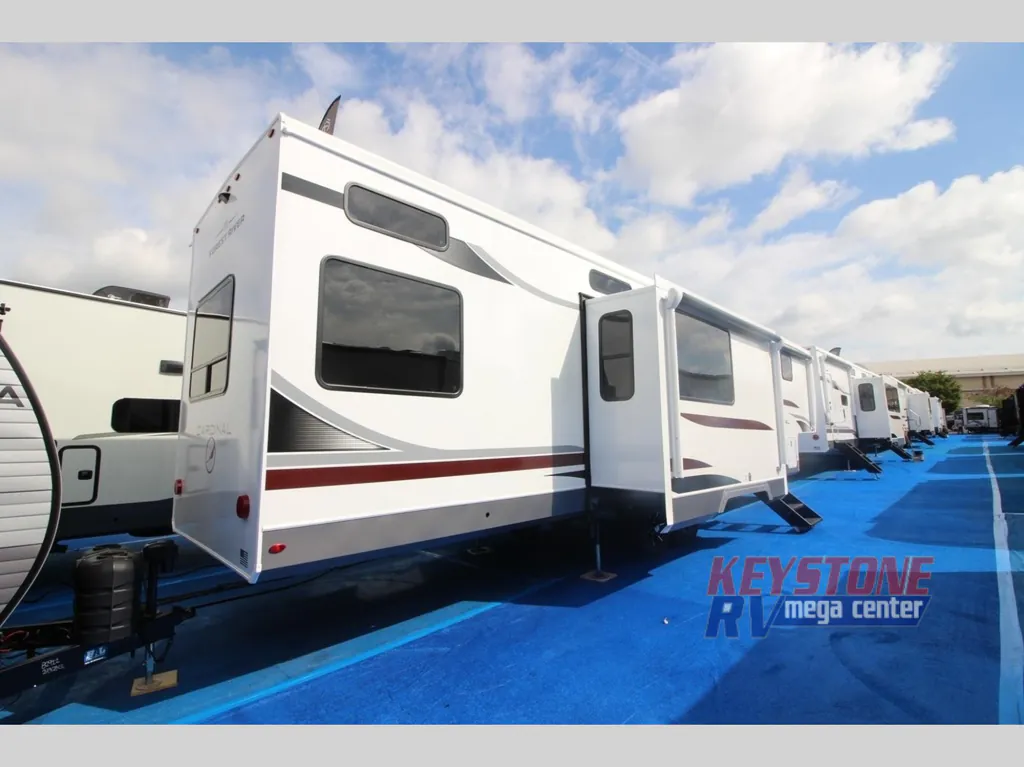 2027 Forest River Cardinal 38DEN, Photos photo 8