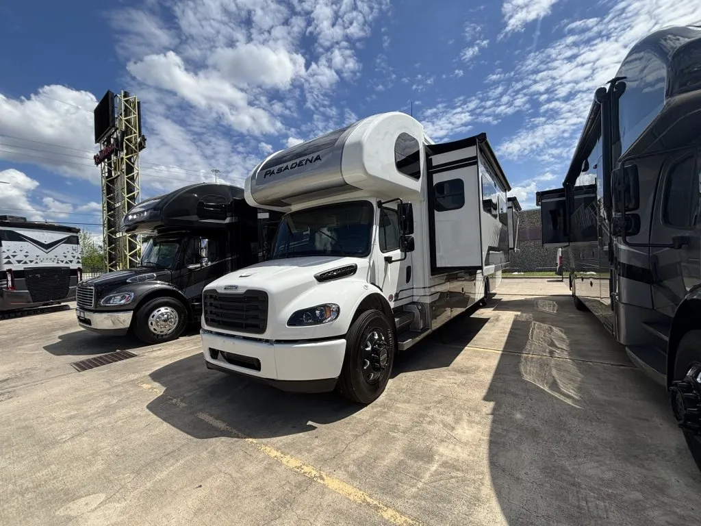 2026 Thor Motor Coach Pasadena SV 38DX - Photo 2