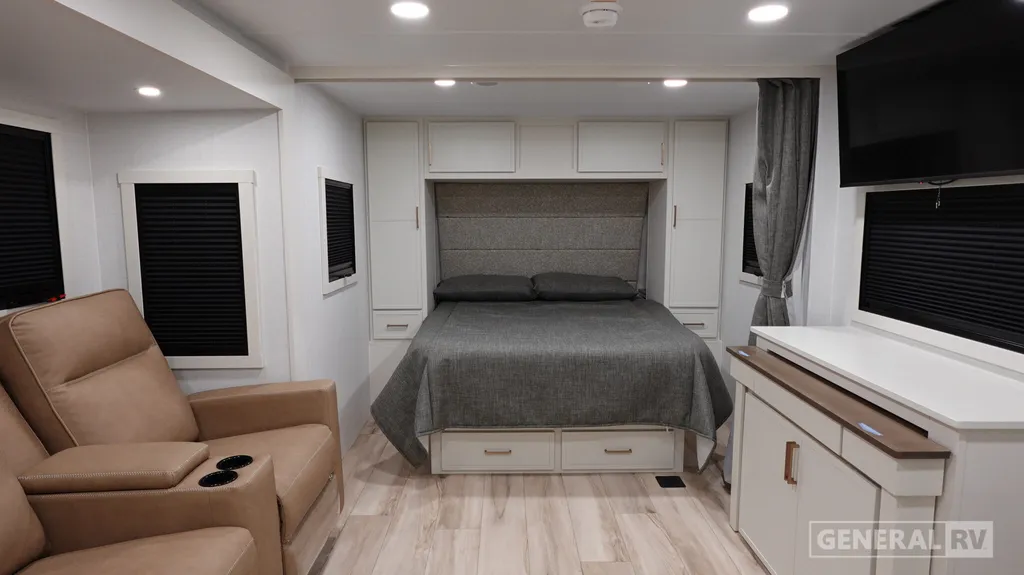 2026 Brinkley Model Ix 23X, Photos photo 4