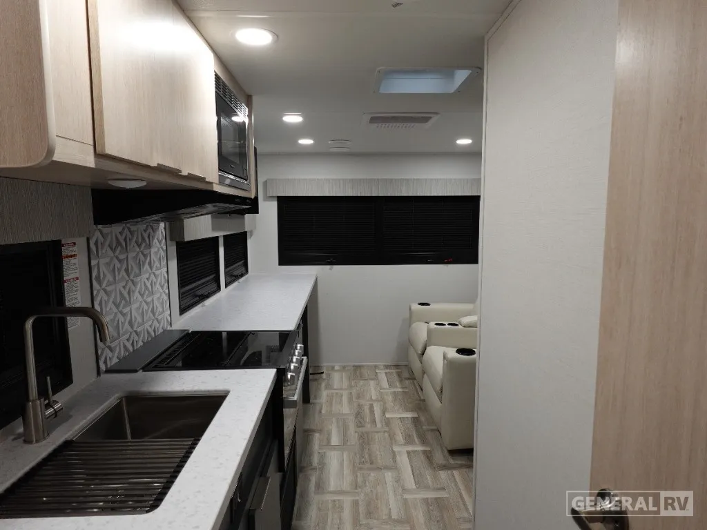 2025 Prime Time RV Tracer 170RS - Photo 3