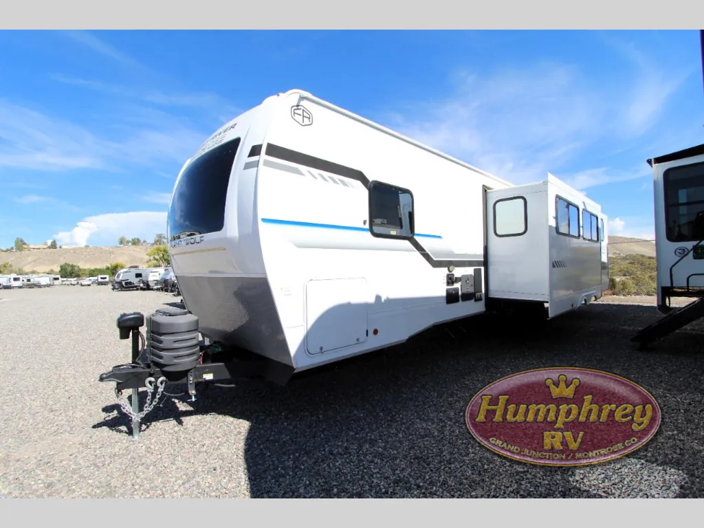 2026 Forest River Cherokee Alpha Wolf 33BH, Photos photo 5