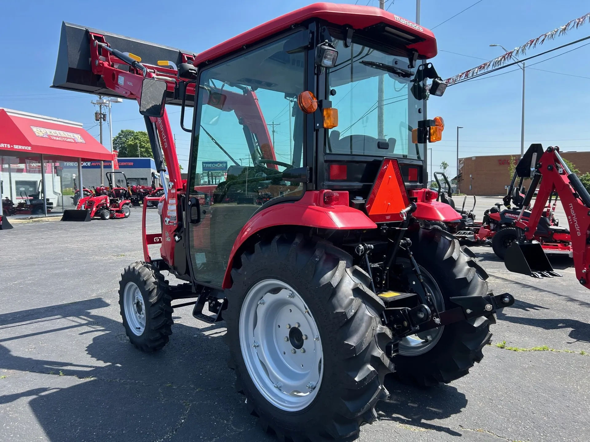 2026 Mahindra 1635 1635 HST - Photo 3