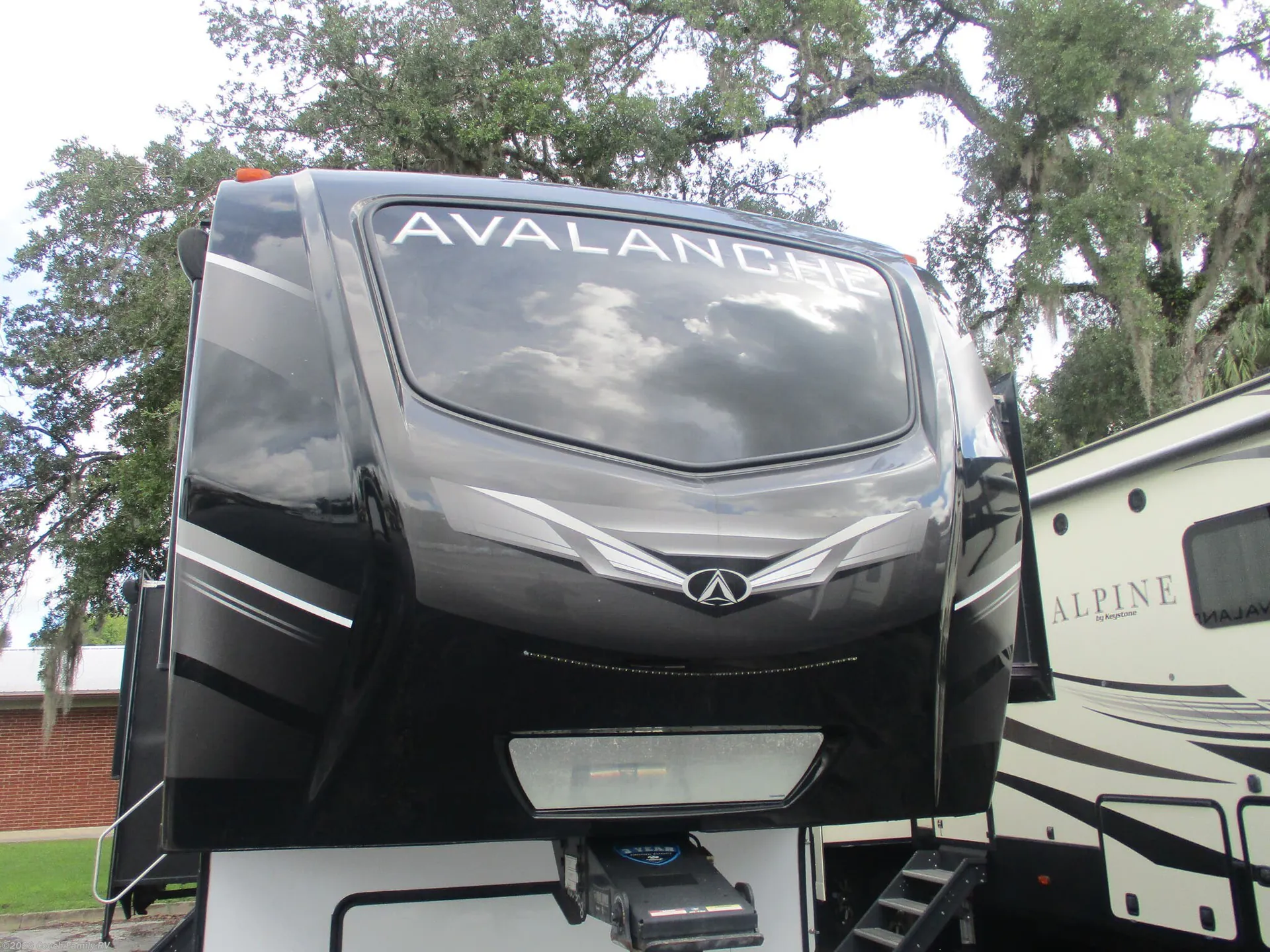 2021 Keystone Avalanche 312RS - Photo 3