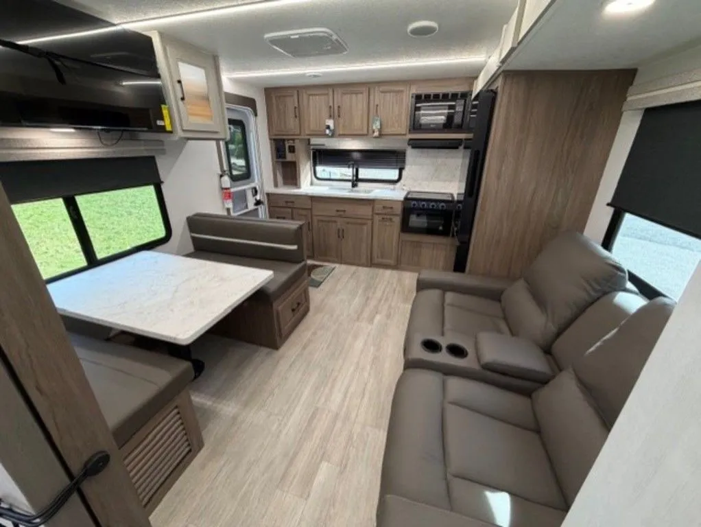 2026 Coachmen Freedom Express Ultra Lite 245RKS - Photo 4