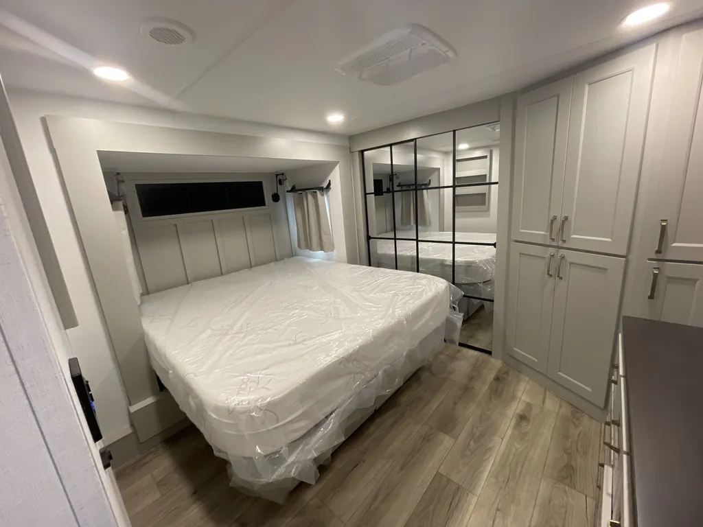 2026 Brinkley Model G 3970, Photos photo 23