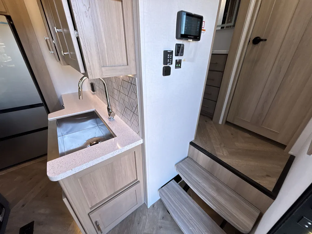 2026 Keystone Raptor 415, Photos photo 9