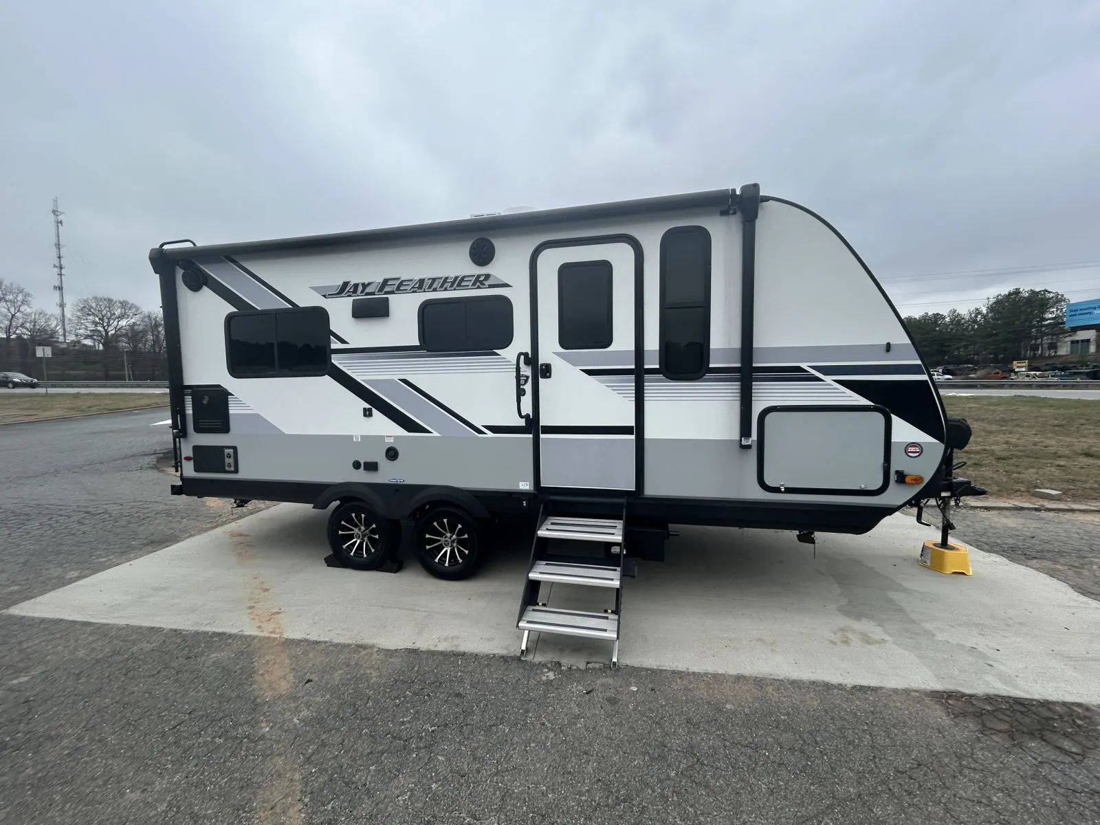 2024 Jayco Jay Feather 19MRK - Photo 3