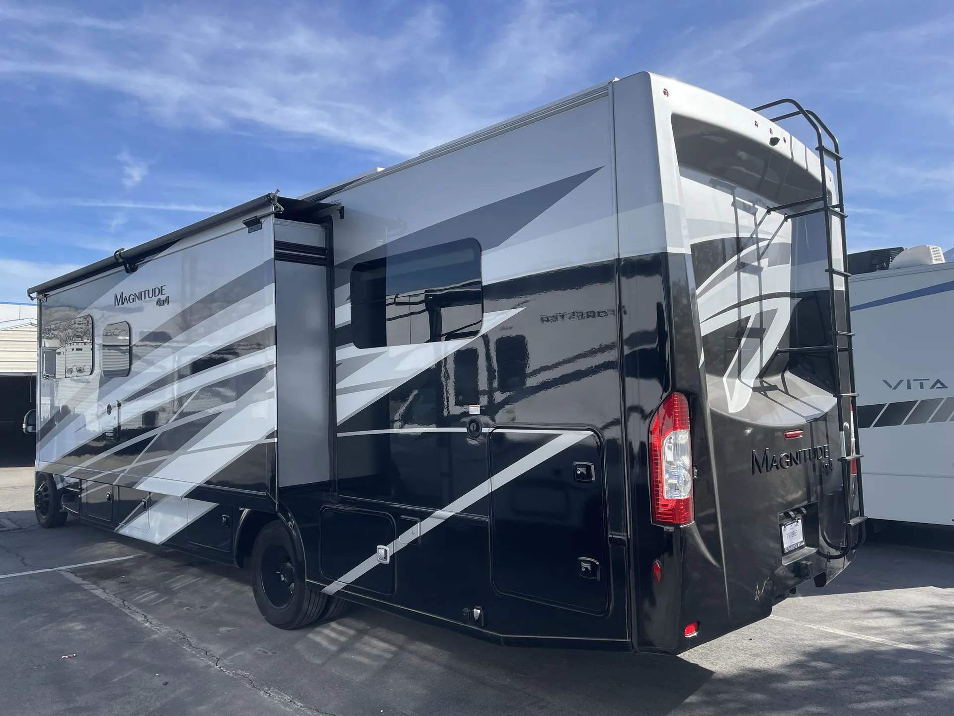 2024 Thor Motor Coach Magnitude LV35 — living area main