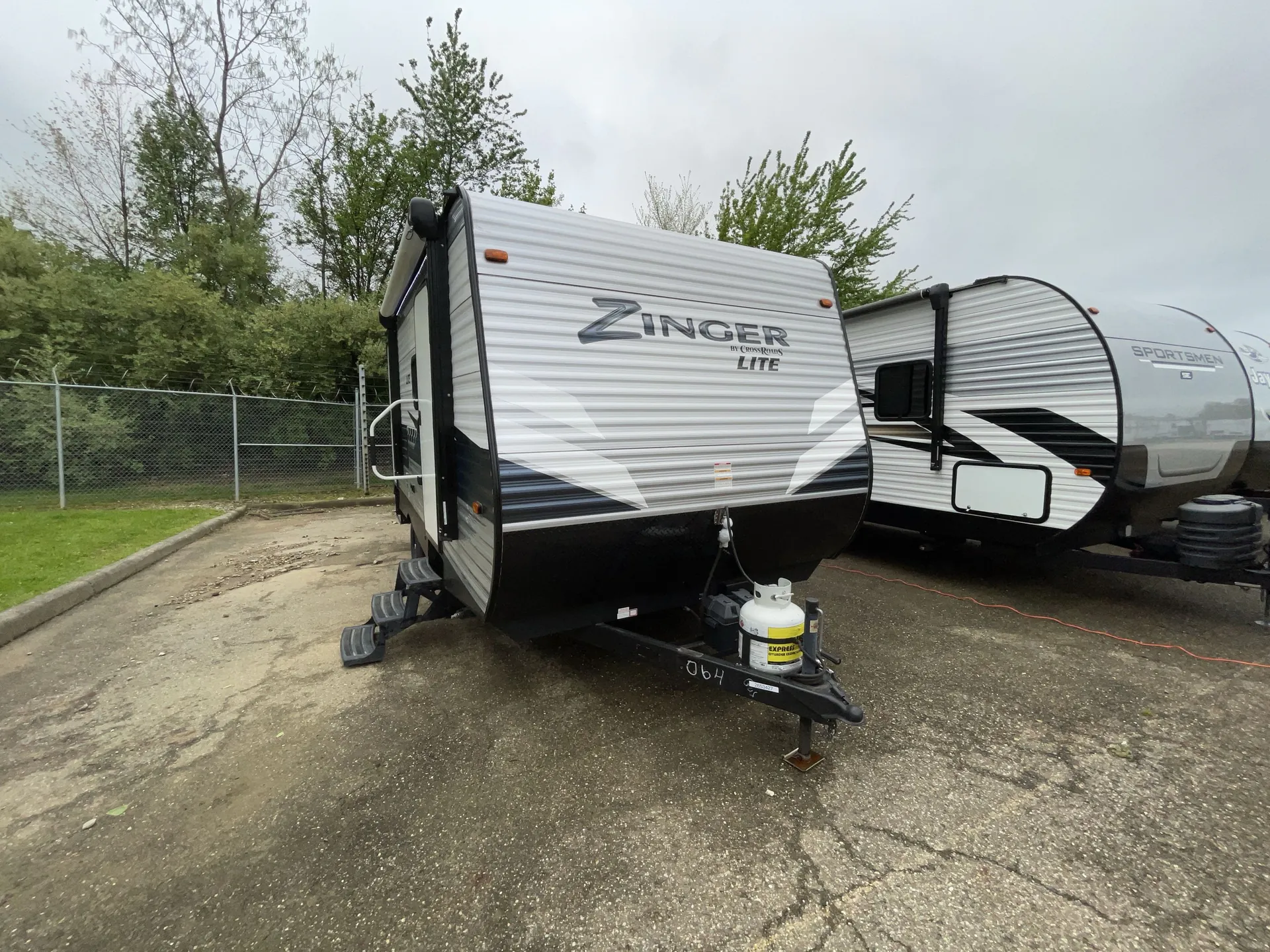 2020 CrossRoads Zinger Lite 18DS - Photo 2
