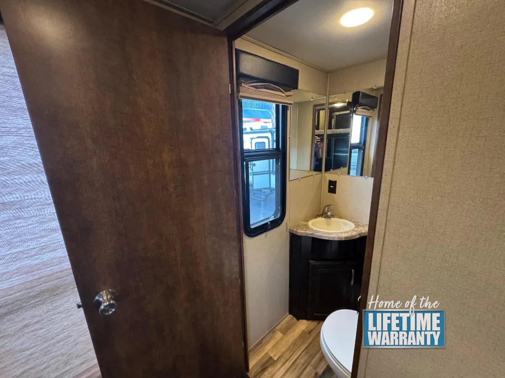 2017 Grand Design Momentum 397TH, Photos photo 5