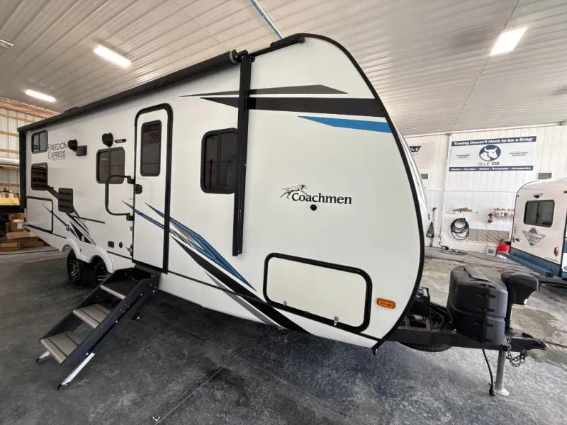 2022 Coachmen Freedom Express Ultra Lite 257BHS - Photo 2