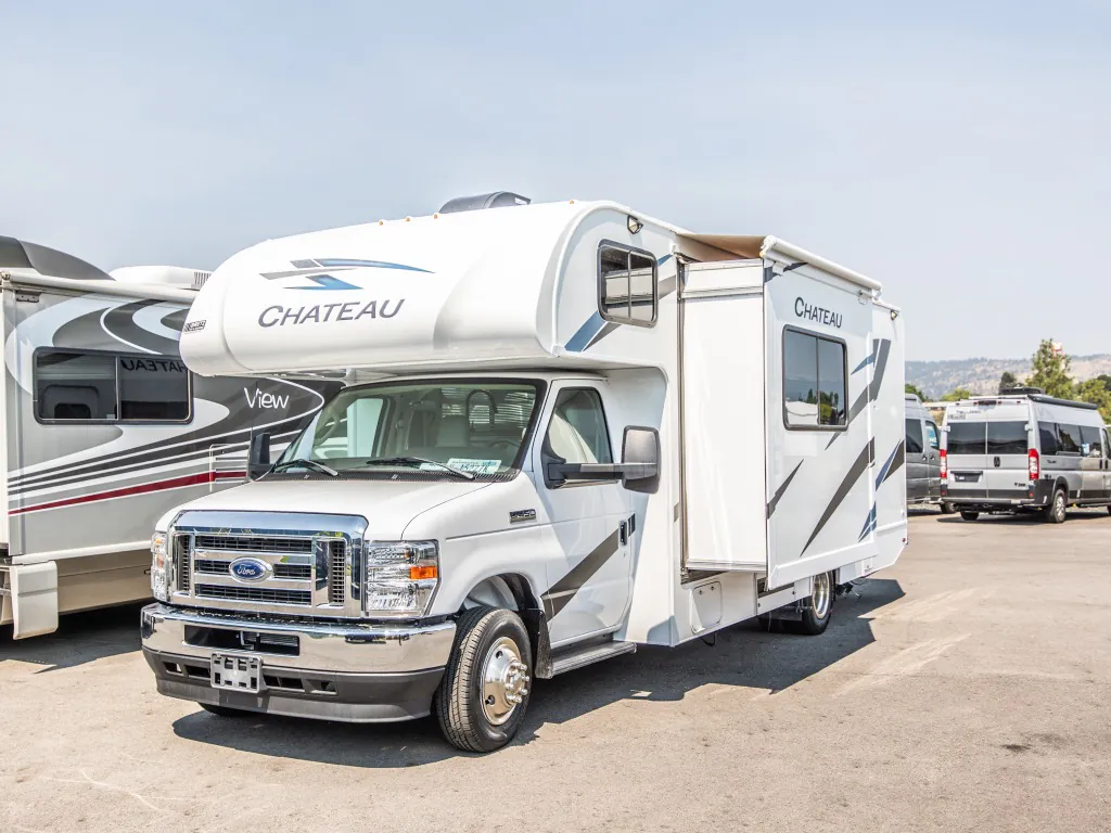 2024 Thor Motor Coach Chateau 26X - Photo 2