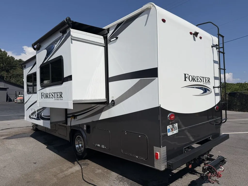 2018 Forest River Forester 2421MS — Photo 5