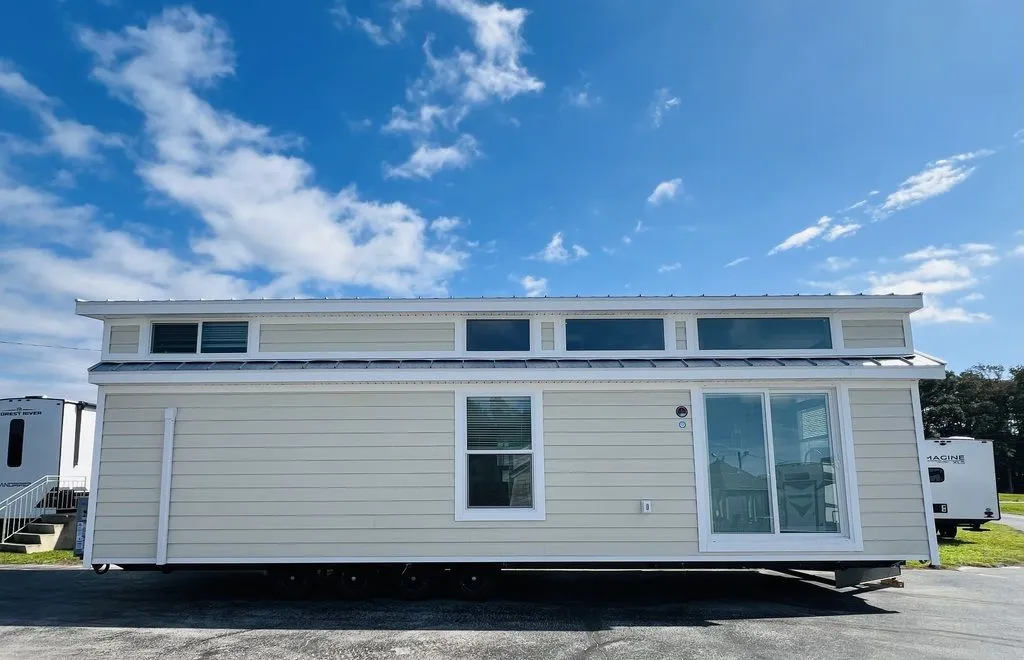 2026 GREAT OUTDOOR COTTAGES Bay View 140-L - Main photo