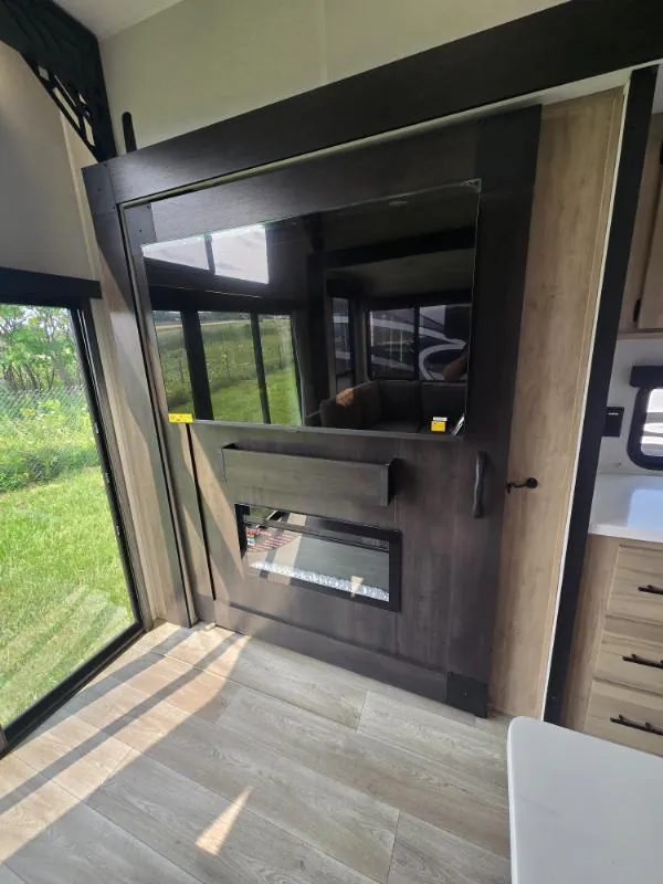 2027 Forest River Cherokee Timberwolf 39JM — Photo 6