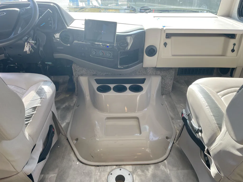 2023 Thor Motor Coach Challenger 35MQ, Photos photo 37