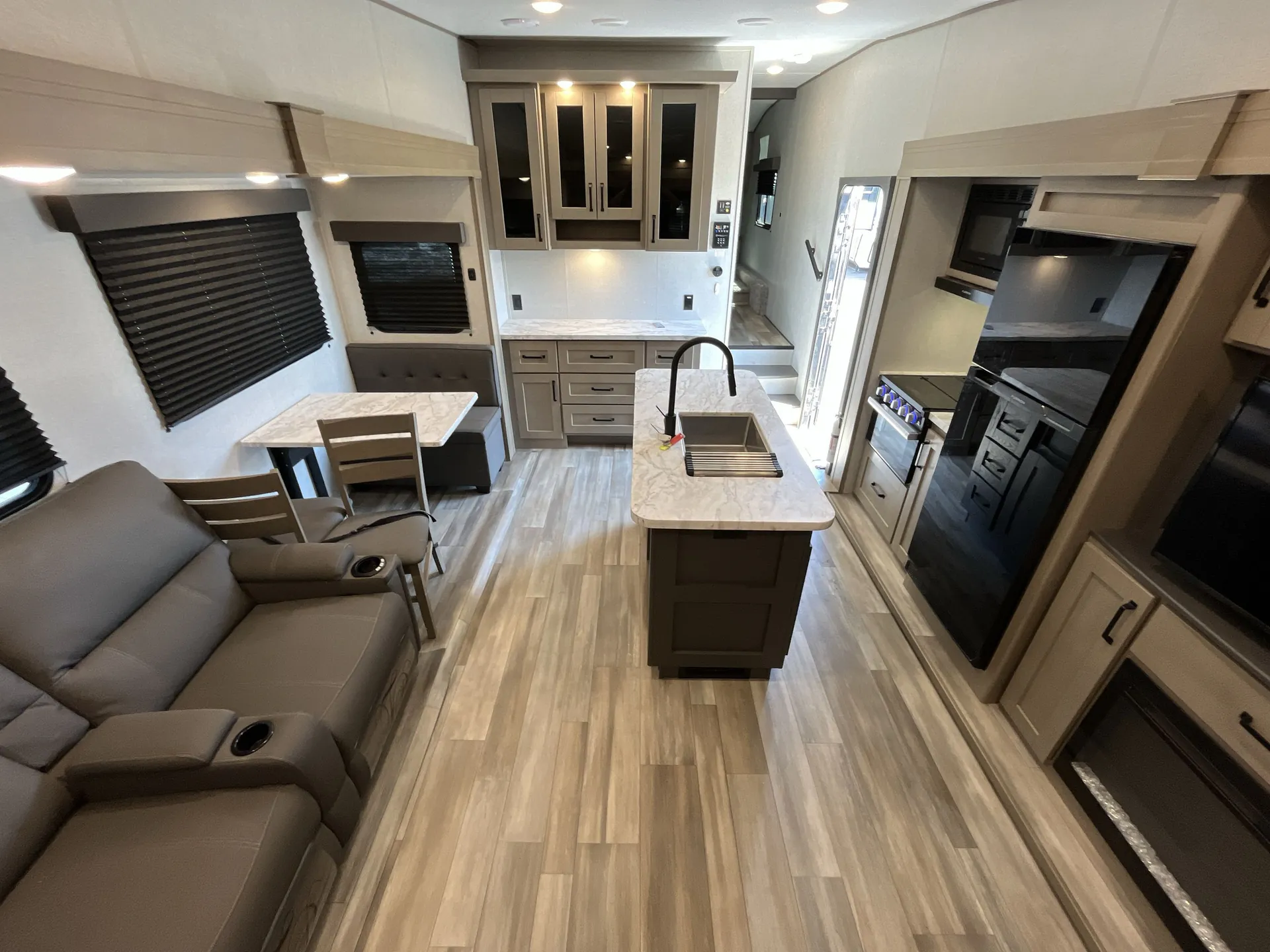 2024 Grand Design Reflection 100 Series 28RL — living area main