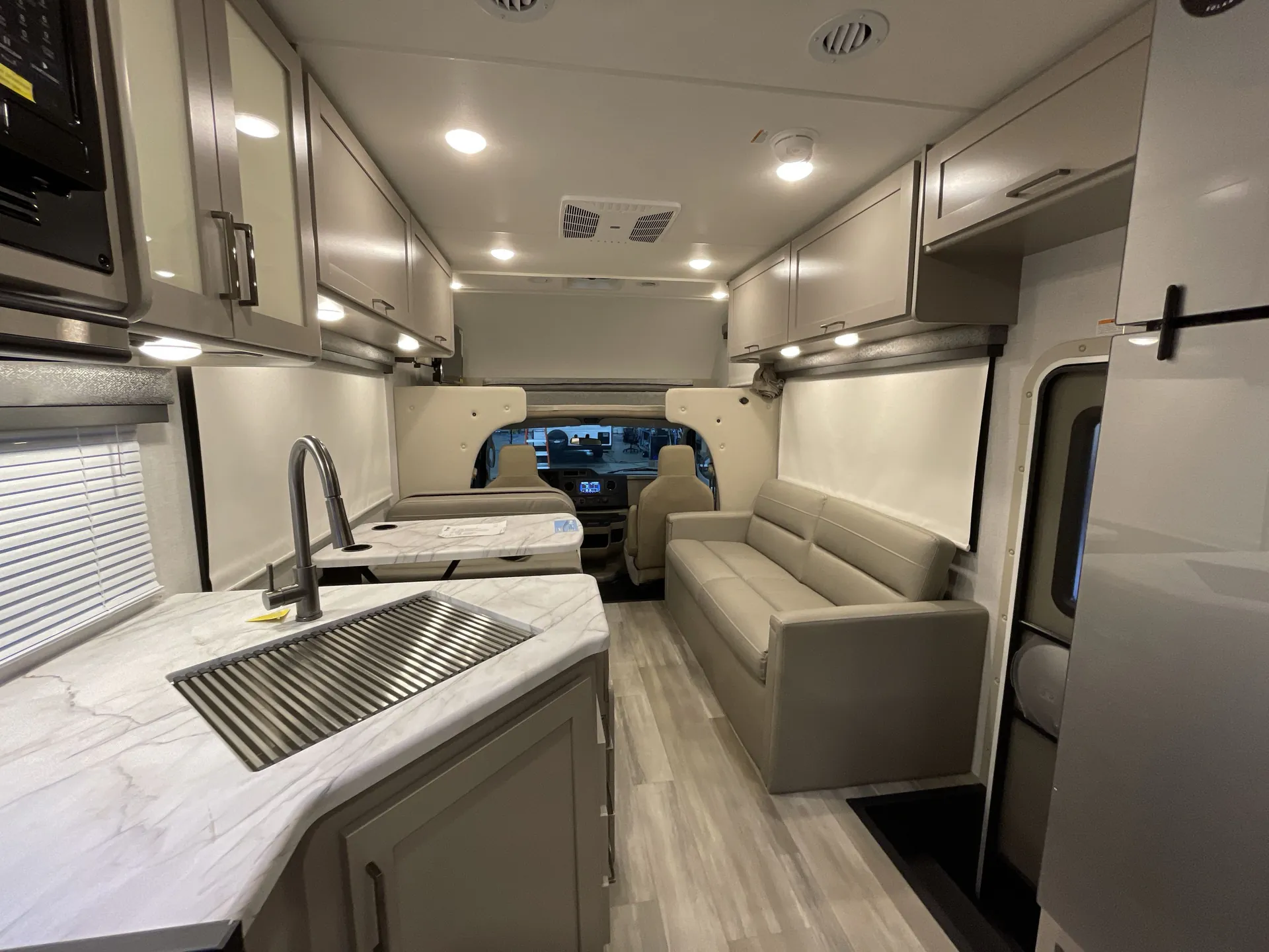 2026 Thor Motor Coach Coleman 28EZ — living area main