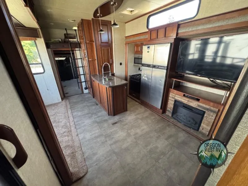 2014 Keystone Fuzion 401 - Photo 2