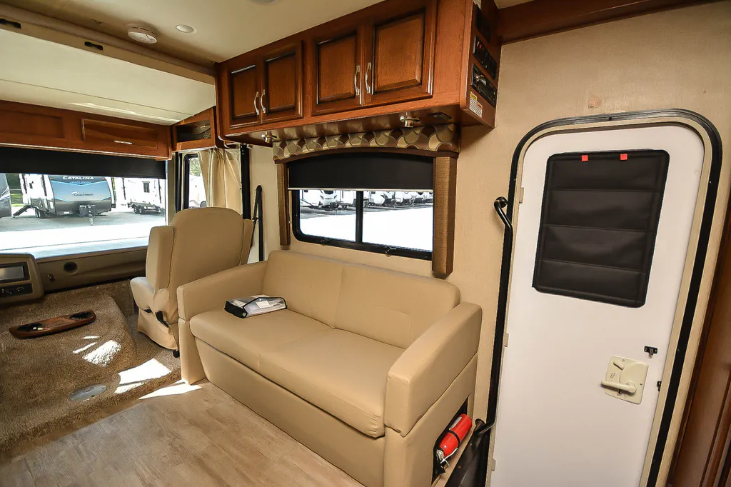2017 Fleetwood Flair 30P, Photos photo 15
