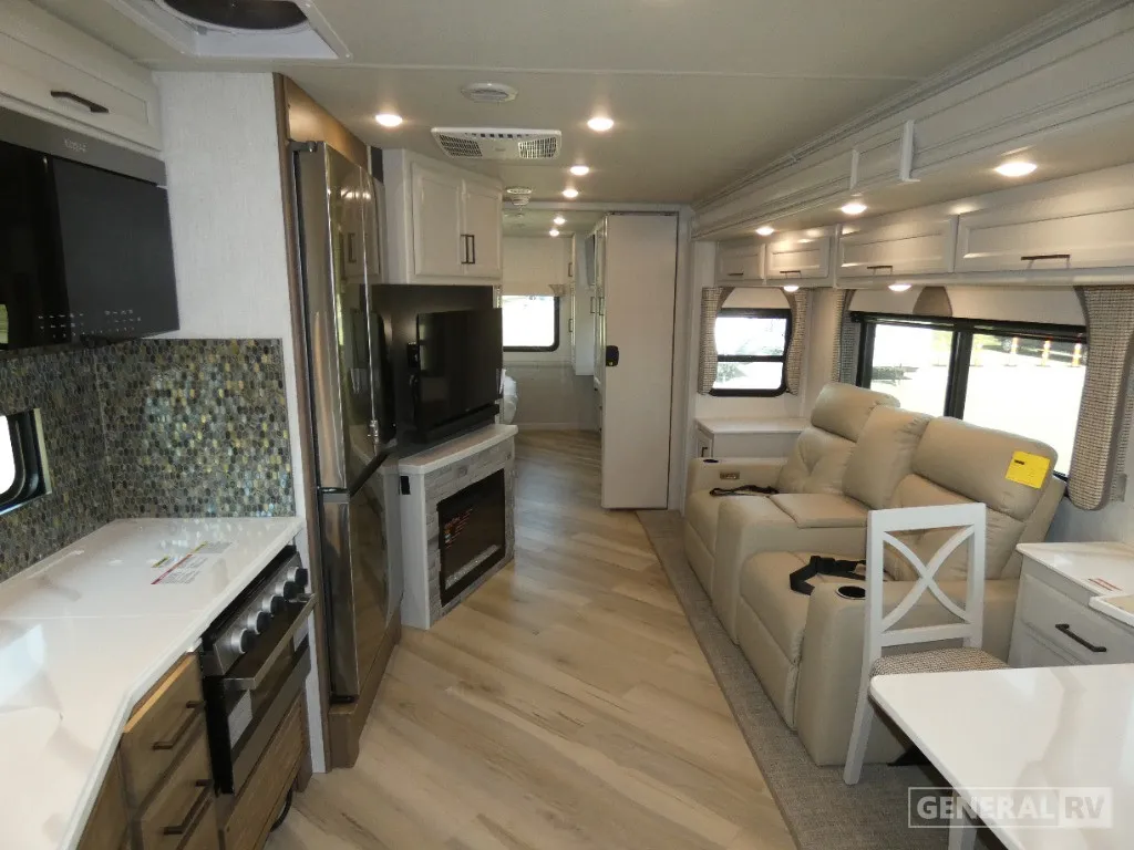 2026 Fleetwood Bounder 33C - Photo 3