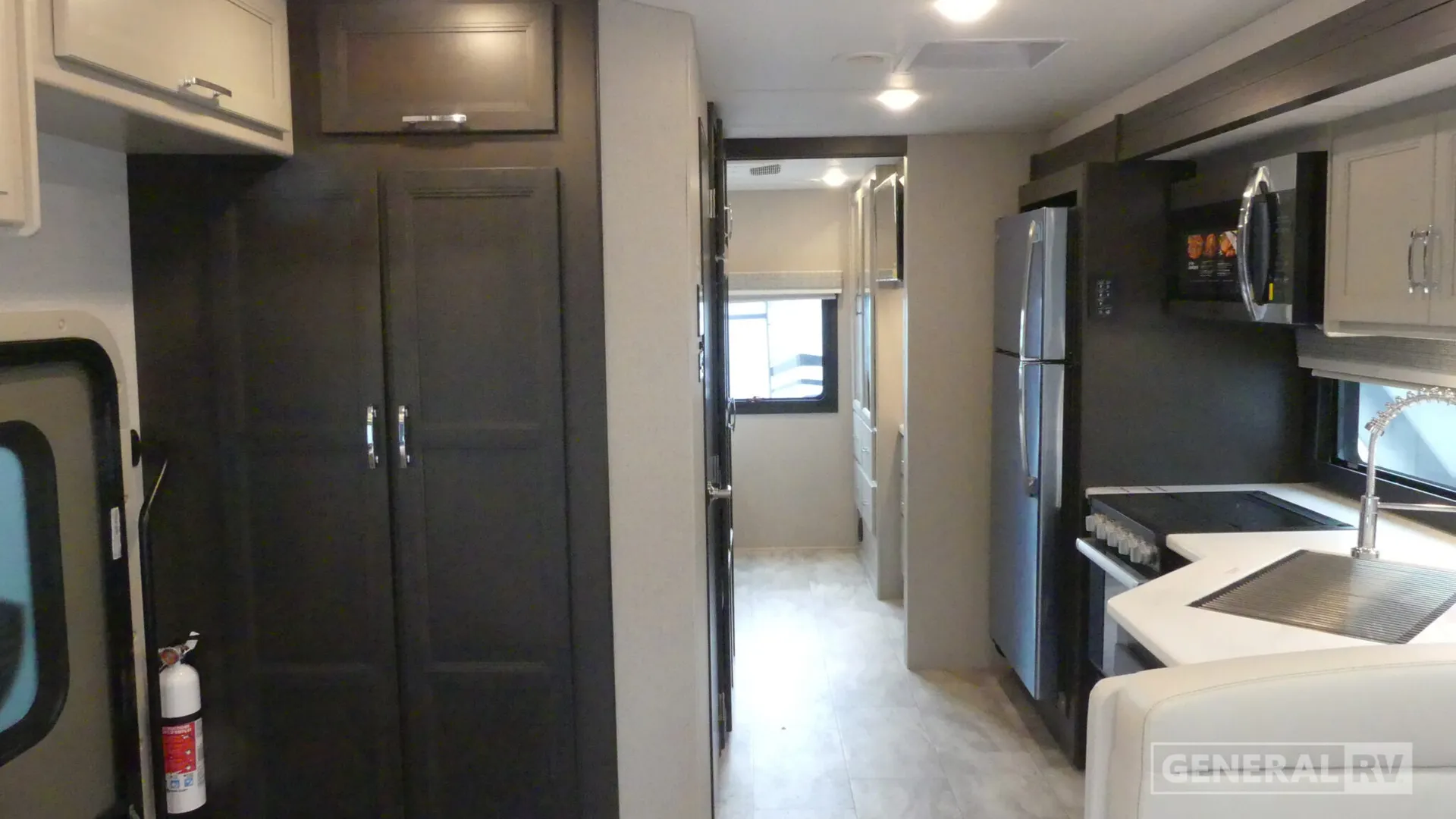 2026 Thor Motor Coach Magnitude Grand X32 - Photo 3
