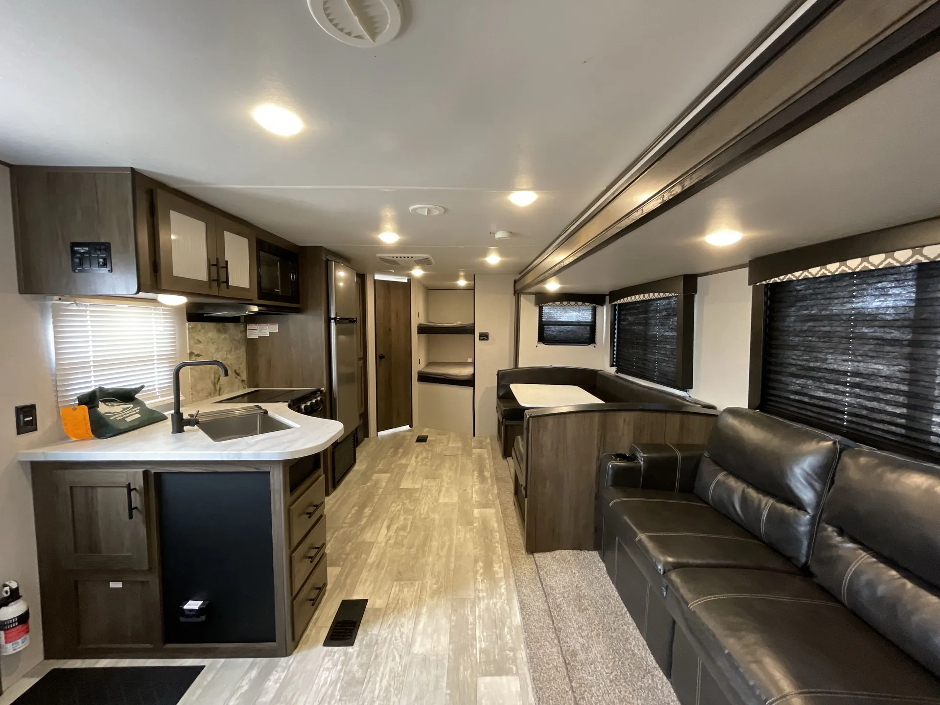 2021 Prime Time Avenger 28DBS — living area main